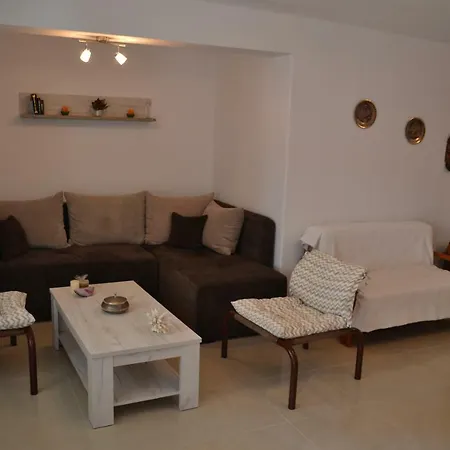 Apartment Dinas House *