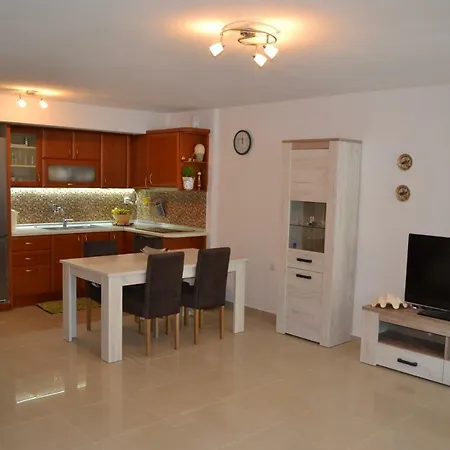 Dinas House Apartment Nea Peramos (Macedonia)